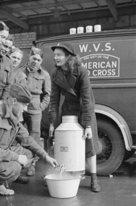 Blitz_Canteen-_Women_of_the_Women's_Voluntary_Service_Run_a_Mobile_Canteen_in_London,_England,_1941_D2173